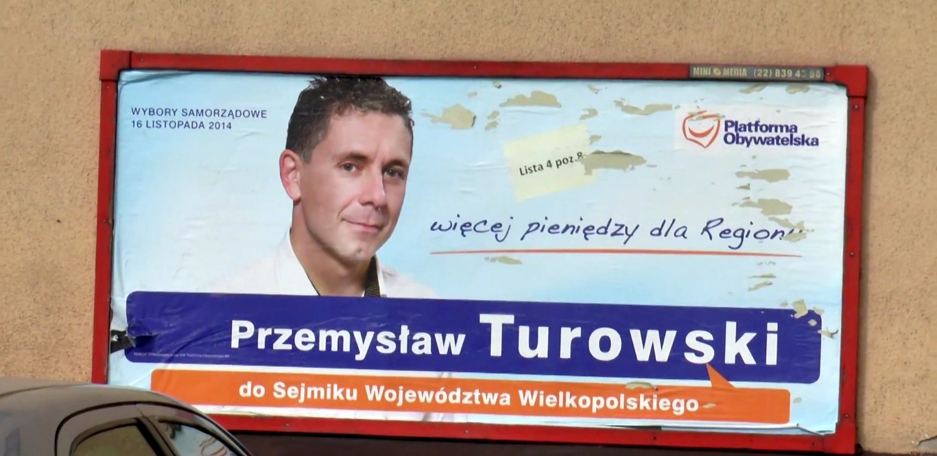4 miesiące po wyborach baner Przemysława Turowskiego dalej wisi na Placu Wolności